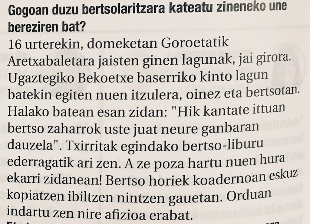 joxeanjel123456's tweet photo. Bertso munduak asko sor die gizon hauei. Patxi Goikolearen kinto lagun ugaztegiarra, gure osaba Pedro Urkia Elorza zen. Ez naiz gogoratzen nola egiten zuen bertsotan, bai ordea bere ahots gozoarekin. https://t.co/Z9DmVTsumw