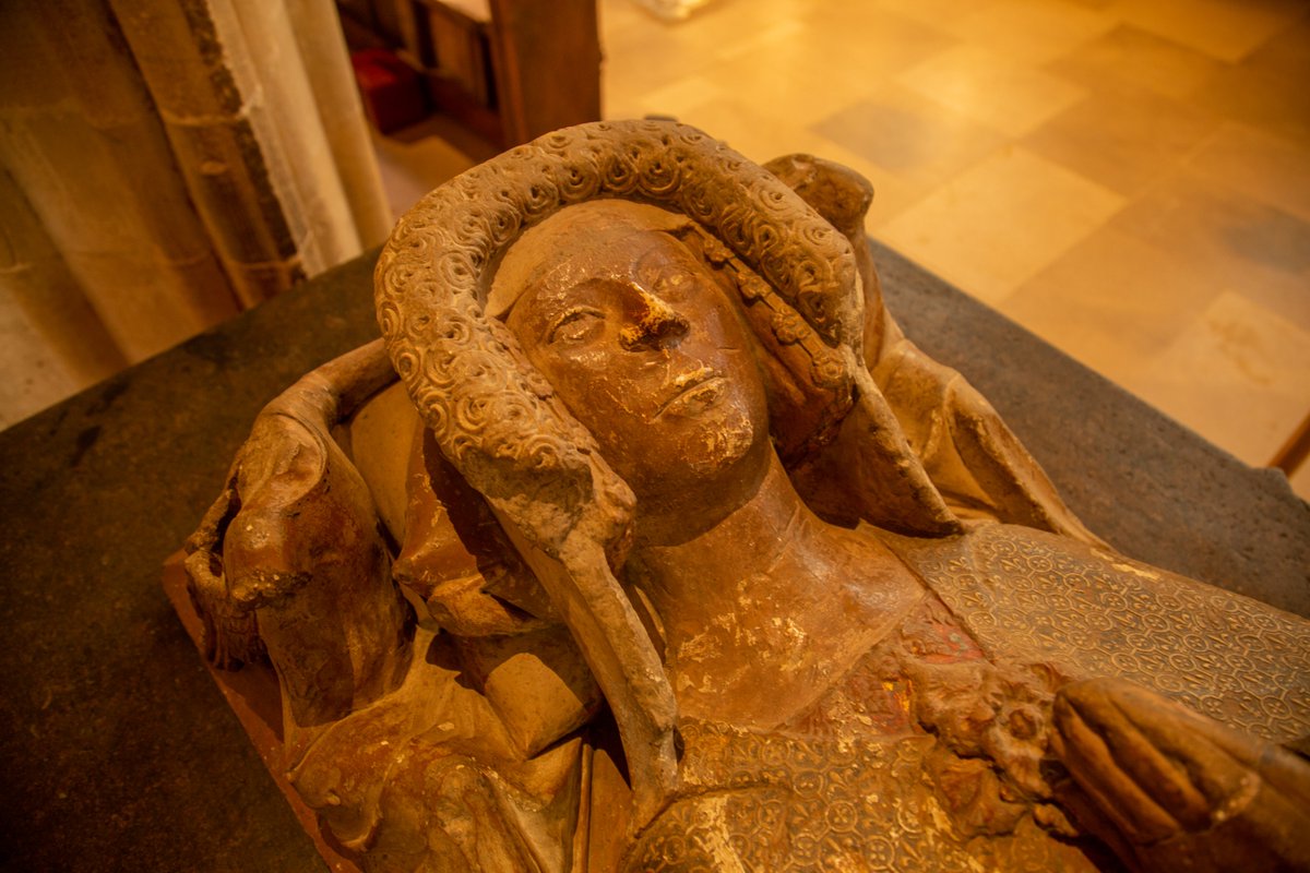 ChChCathedralOx's tweet photo. Elizabeth de Montagu (d.1354) was a remarkable woman. Born into nobility, she was the granddaughter of the first Speaker of the House of Commons, Peter de Montfort. Her first marriage was even arranged by the Queen of England, Eleanor of Castile.
Read the #Thread
#MondayMonument https://t.co/qAP1FgnW5N