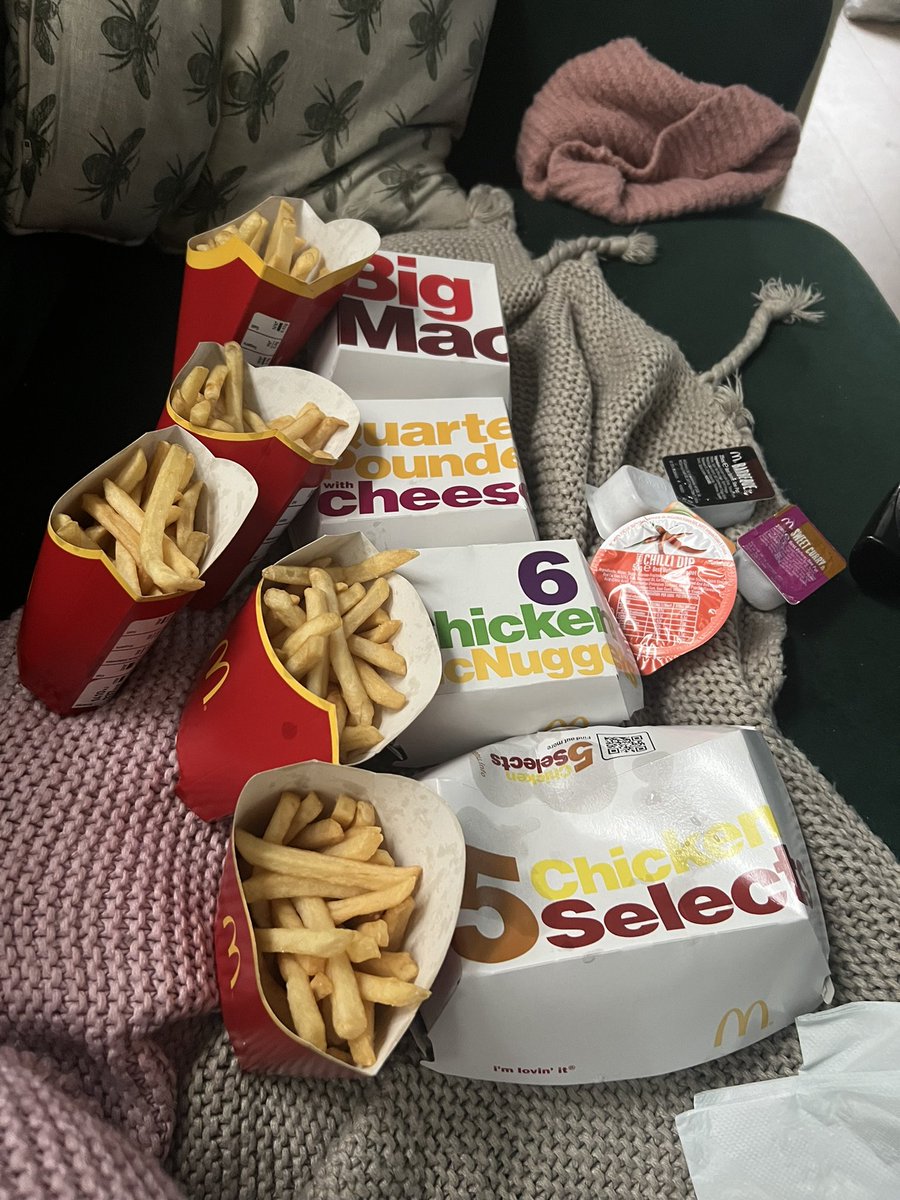 Rebeccagoodeve's tweet photo. When I only ordered a happy meal but this + 4 drinks and a desert arrived 🤣🤣🤣 https://t.co/LY4HFhu6dT
