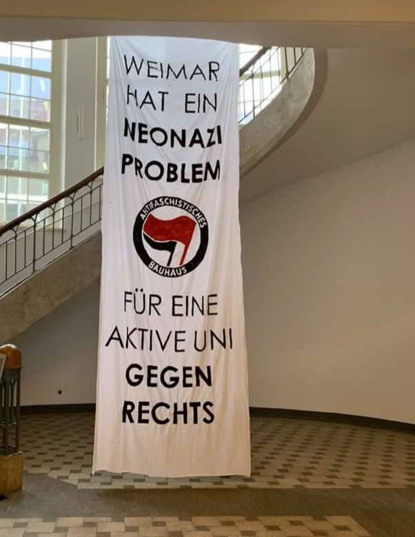 migrantifa_we's tweet photo. Die @bauhaus_uni #Weimar ist besetzt worden! 
Eine Erklärung der streikenden Menschen findet ihr hier: https://t.co/kWij8lL2Fs 
Die neuesten Informationen gibt’s bei diesem Account: https://t.co/wdmCfksA95 https://t.co/52Phx1GqdZ