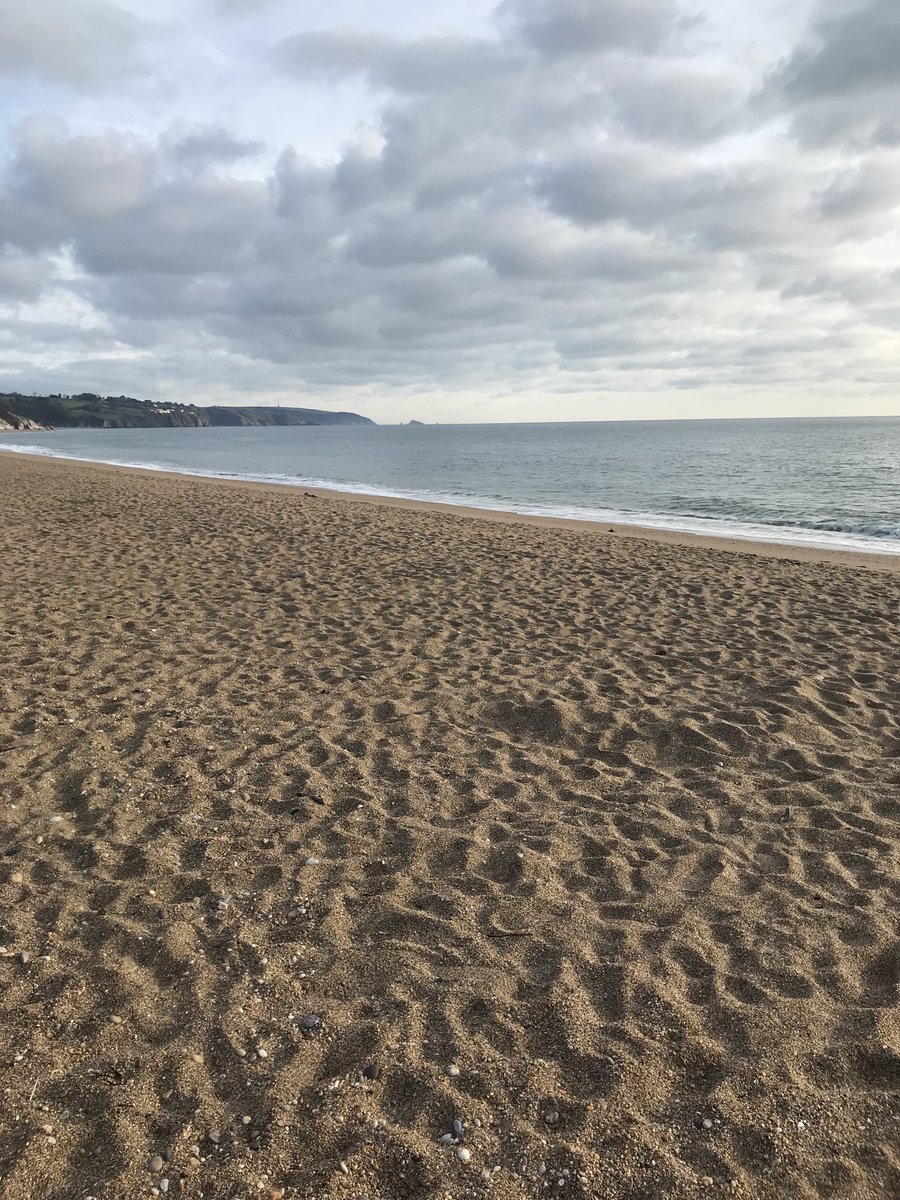 CrisellPaul's tweet photo. Morning swim #seaswimming #nowetsuit #stretegate https://t.co/iuN2fE05Vu