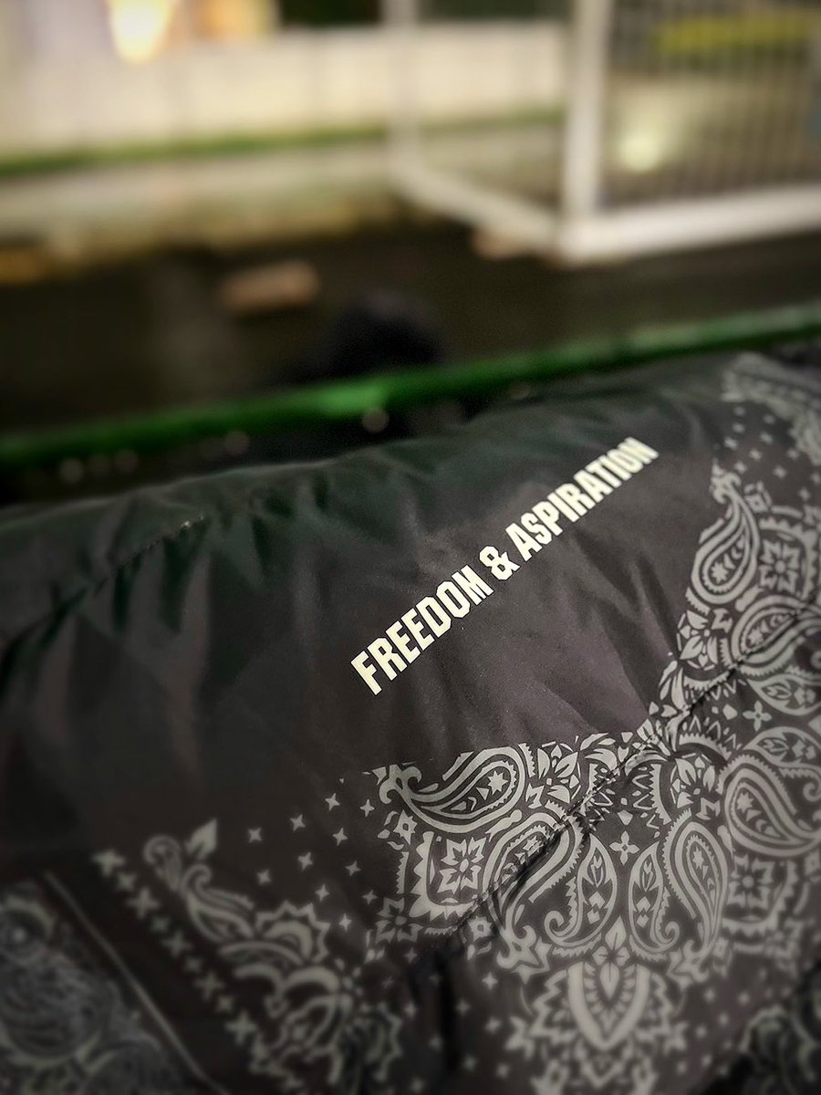fw1992_official's tweet photo. 【✨NEW DESIGN✨】
⁡
新しいハーフベンチコートが届きました✨
⁡
当クラブのデザイナーさんが一から考え、
最高にカッコイイデザインが出来ました‼️
⁡
素材や質もしっかりしていて、
U13の選手達がより一層カッコよく見えますね😆

最高なものをありがとうございます‼️

https://t.co/rcDxr4ZOJ4 https://t.co/d46iWqqkfQ