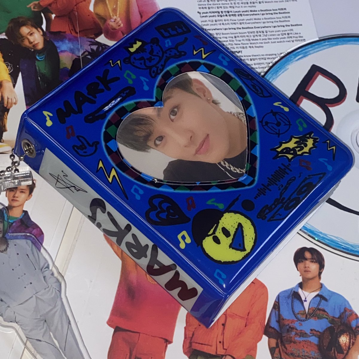 archivesmanila's tweet photo. #NCTDREAM #NCTDREAM_Beatbox #7DREAM 

#MARK VER ! 🐯

wts lfb ph nct dream beatbox pc album mixtape md collect book coll book collbook mark renjun jeno haechan jaemin chenle jisung 🎢

🥚 1 pocket
🩳 glossy finish
🌪 32 pc slots
🛼 clear pp
🏪 w hole
🍧 php 395 + lsf

PAYO LAST 3 https://t.co/qwWmeYKAWm