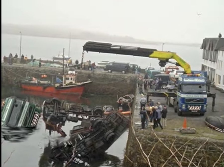 FnKPhFXXoAEEGLi?format=jpg&name=900x900