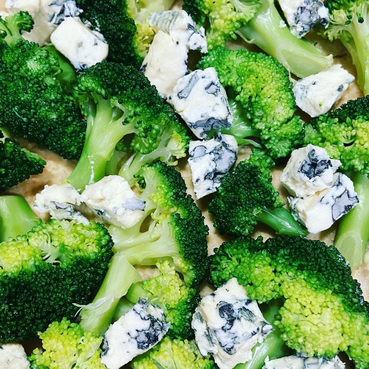 SconesSunflower's tweet photo. Who will be having a #meatfreemonday ? This is one of my favourite quiche fillings… broccoli and blue cheese. #homemadepastry #saintagur #broccoliflorets #egg #meatfree #meatlessmonday https://t.co/P6FmlBYcJv