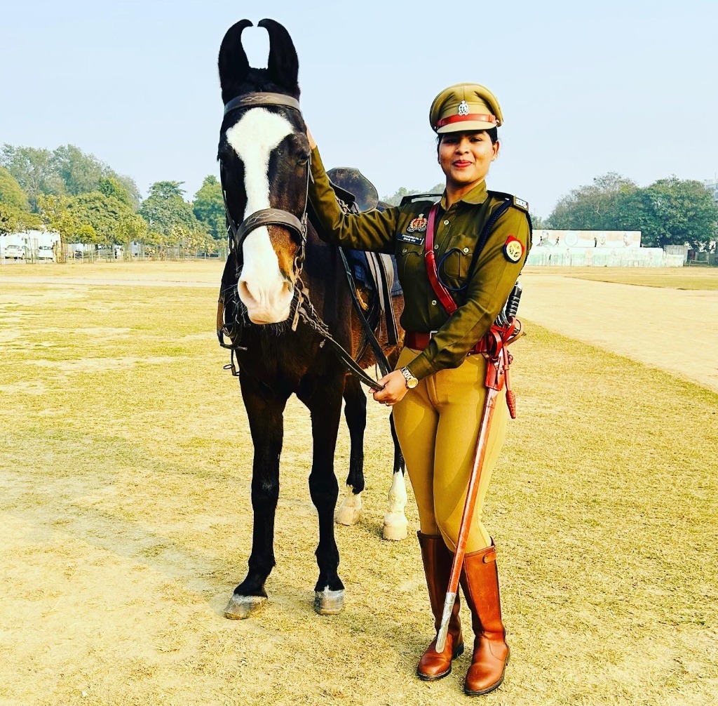 htcity's tweet photo. Assistant commissioner of police (ACP) @PriyashreePal1 is set to lead the parade at Varanasi Commissionerate along with batchmate ACP #PrateekChauhan and first commander ACP #ShivaSingh
Read 👉 https://t.co/LVACyACSNO
🖋️@deepsaxena
#RepublicDay #Parade #Varanasi #UPPolice https://t.co/YOph116Naa