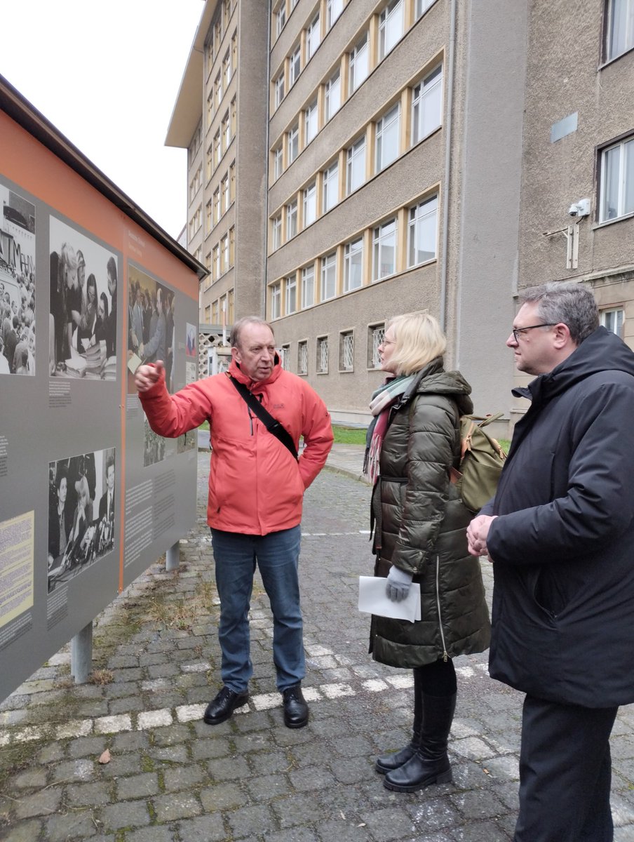 BAB_Berlin's tweet photo. #BAB trifft Politik: Berlins Aufarbeitungsbeauftragter Tom Sello führte heute Christiane Schenderlein @schenderleinmdb und MdA Stephan Schmidt @CDUBerlin_AGH über den #CampusFürDemokratie (ehem. #Stasi-Zentrale) und zeigte dabei das Entwicklungspotenzial des Geländes auf. (1/3) https://t.co/QyMa326dmN