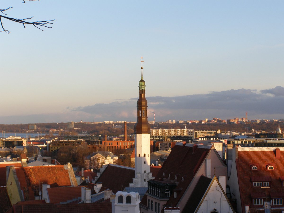 In light of recent news from Baltic Sea shores here are a few old tourist photo taken by me in the old town of the capital city of Estonia, Tallinn...only 80km from Helsinki, capital of Finland...across the sea https://t.co/Fvqxk4j8Sz