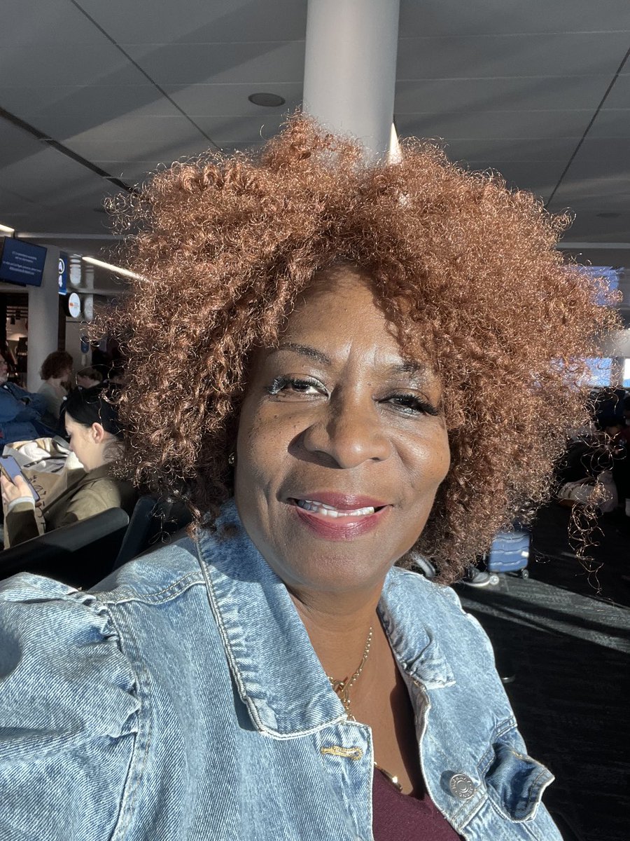 Hello World - Back in the airport again🌹