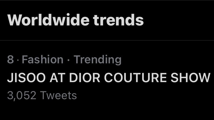 JisooLibrary's tweet photo. [ᴛʀᴇɴᴅꜱ] Jisoo is trending #8 Worldwide before being seen at the DIOR Couture Show.

JISOO AT DIOR COUTURE_SHOW 
#LadyJisooxDiorCoutureSS23

Remember to add more terms in your tweets. Let’s go! https://t.co/OH63acLRTD