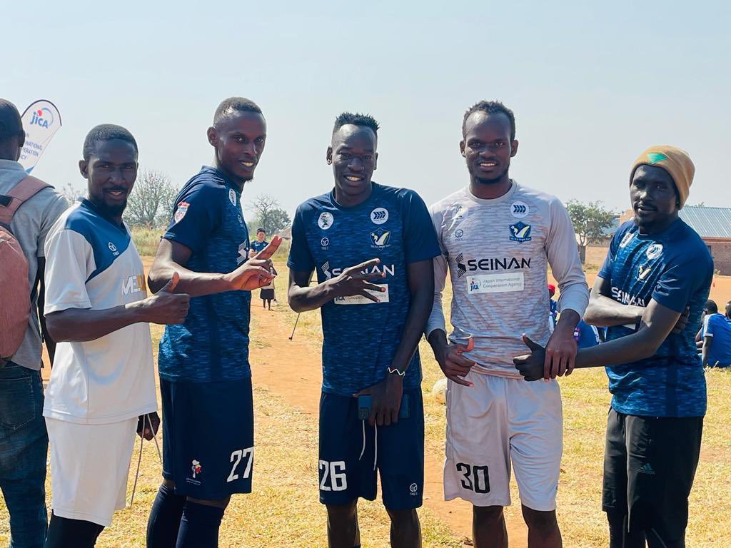 Together with @BrightStarsFC we held another football class for girl teams in Pagirinya Refugee Settlement in Adjumani district. 
The classes are aimed at motivating players (refugees and host community) and fostering peaceful co-existence in the settlement.
#Sport4Development