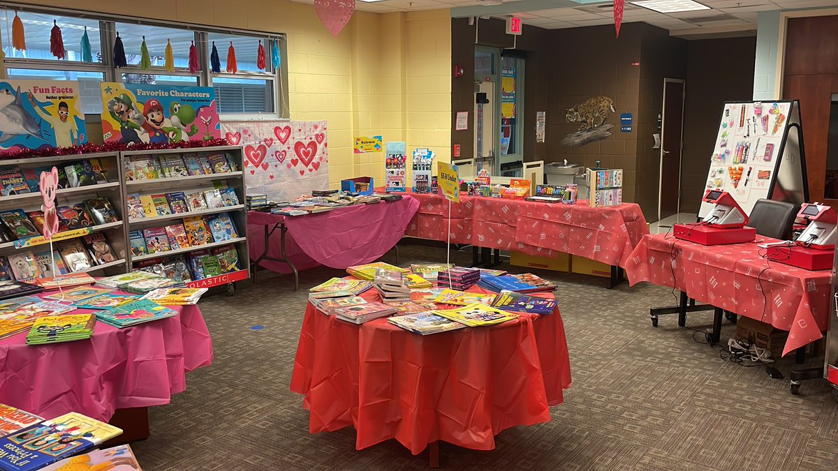 MrsBrookeHale's tweet photo. We’re officially open. Fall in LOVE with READING at our bookfair. @BrookeHaleSPE @collierschools @spehawksnaples @ccpsmediacentrs #CCPSMediaspecialist #libraries #mediacenters
#ccpsproud #readersareleaders #spemediafun #fallinlovewithreading https://t.co/rG4TdPkXhA