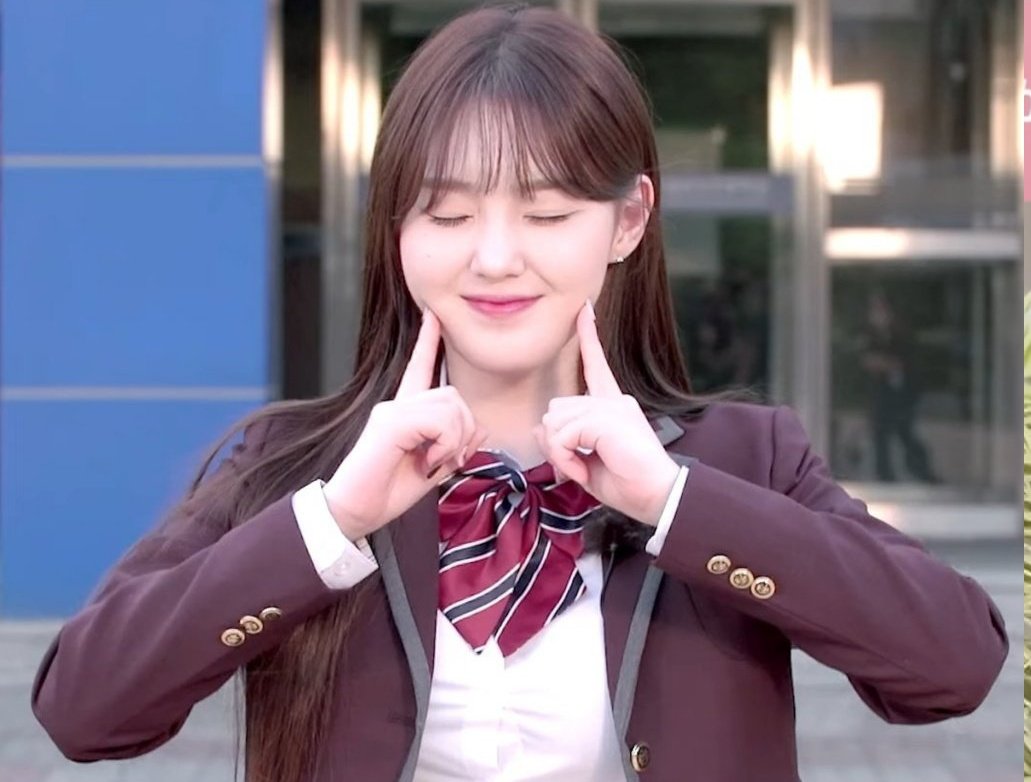 Cee_writes's tweet photo. sye, the only child of the school's major investor, had been getting constant zeroes on her quizzes, and rumors of her getting involved in violent activities circulate at the school almost every day. What would kch, the class president, do?

a youngchae oneshot au https://t.co/VBIU56zRV4