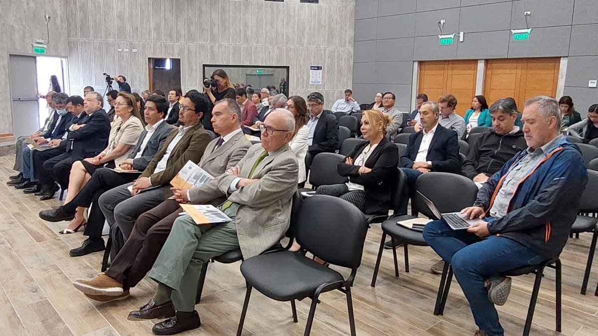 userena's tweet photo. ⭕️[AHORA] #ULS realiza el taller de planificación estratégica universitaria, organizado por Rectoría en conjunto con #DIDEC, con la participación especial como invitado del Dr. Daniel López, Director del Instituto Interuniversitario de Investigación Educativa (IESED-CHILE). https://t.co/2VA8D2K5VL