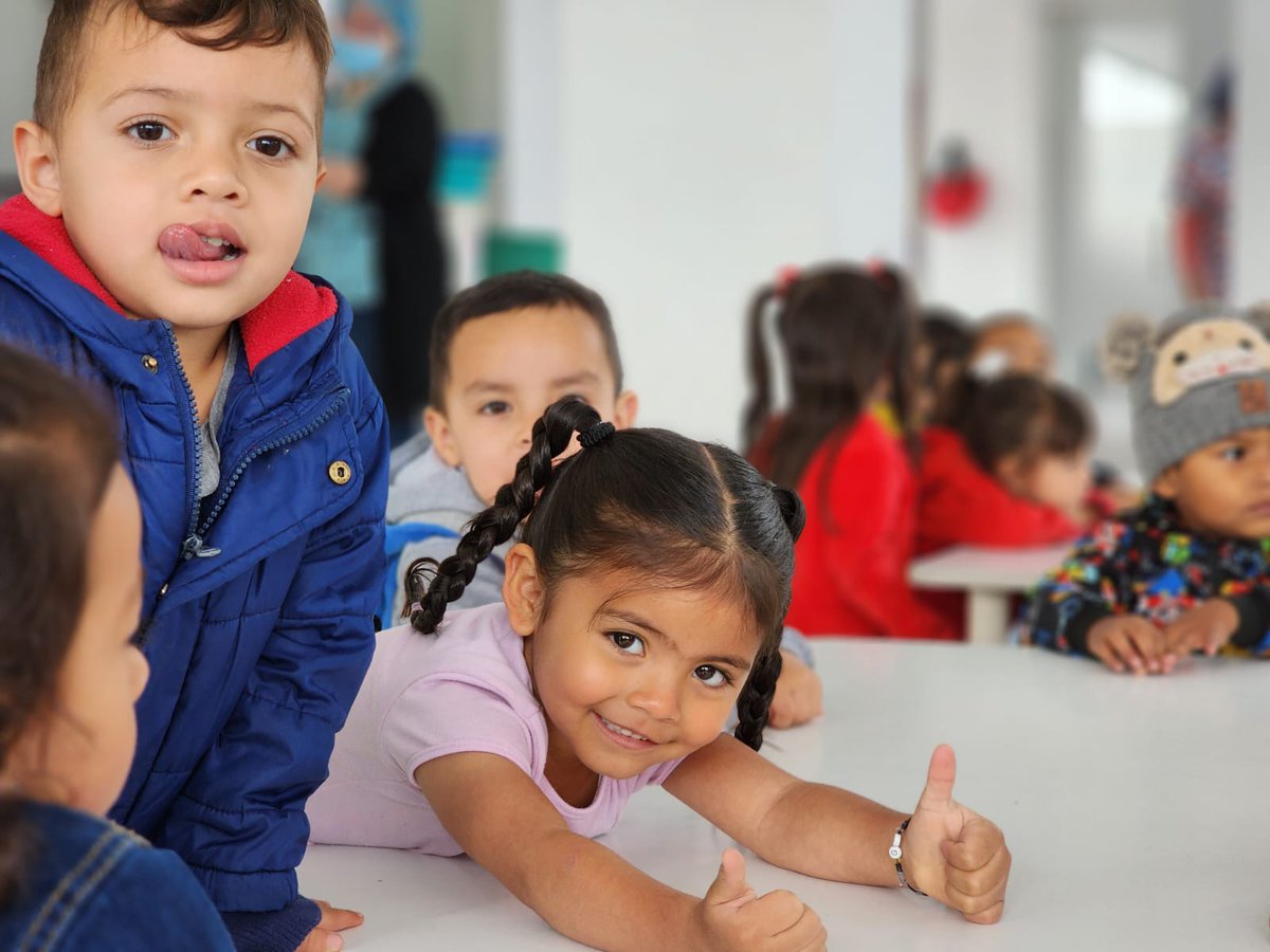 integracionbta's tweet photo. ¡Llegó el momento que tanto esperábamos!🥳🎊

🌈Hoy regresaron los colores con las niñas y niños👧👦 a nuestros jardines infantiles en esta temporada 2023, pintando un mundo de alegría con su ternura, inocencia y sus sonrisas.🎨

#RegresanLosColores
#JuntosCuidamosBogotá https://t.co/mURK1phbsi