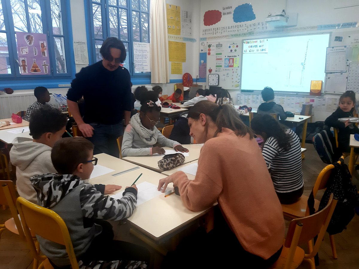 HG5TlseNord's tweet photo. Merci à Stéphane Sėnėgas pour ces moments de partages avec les élèves de l'école Jules Ferry de Toulouse. Des moments précieux pour les élèves et les enseignants. #stephanesenegas #dsden31 #circoToulouseNord #Hg5 #litteraturejeunesse https://t.co/00iFabVVGC