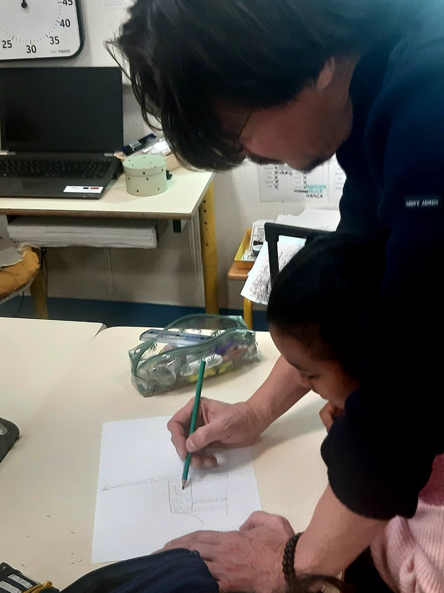 HG5TlseNord's tweet photo. Merci à Stéphane Sėnėgas pour ces moments de partages avec les élèves de l'école Jules Ferry de Toulouse. Des moments précieux pour les élèves et les enseignants. #stephanesenegas #dsden31 #circoToulouseNord #Hg5 #litteraturejeunesse https://t.co/00iFabVVGC