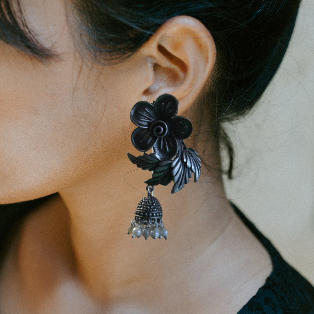 TravelMobileSim's tweet photo. Elegant Oxidized Flower Earrings with Pearl Jhumkas Attached
https://t.co/fsbJCmKNCt https://t.co/1LSyRfZjZH