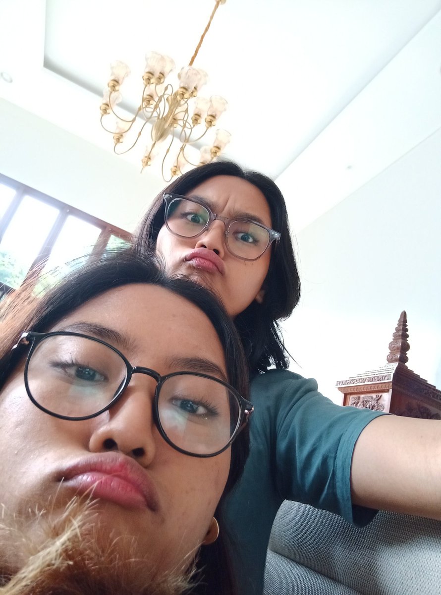 catherinabigail's tweet photo. fam time means not-so-dairy-free time ehehehe nyari excuse 🙏 https://t.co/tHiIcys1aN
