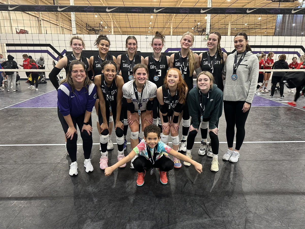 Congratulations to 15 Purple on their first place finish in the 17/18 Girls Division at Indy Winterfest 2 this weekend! Let’s go ladies! 🏐🔥 #circleproud <a href="/CCVBCrecruit/">Circle City Volleyball Recruiting</a>