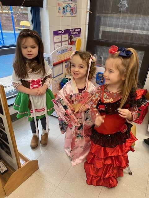 mryanbps's tweet photo. Thank you to the Somerset Berkley Education Foundation for funding preschools multicultural dress-up clothes. #bcsgreatplacetobe #SBEF https://t.co/68roFPCe97