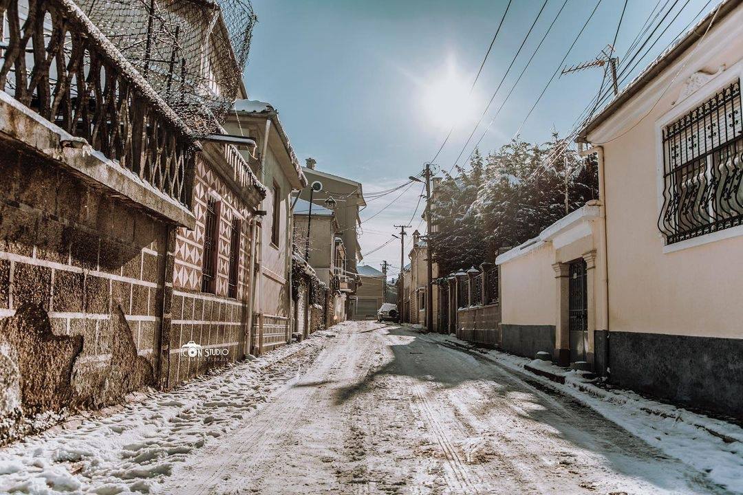 turizmit's tweet photo. 📍Korça, një serenatë e bukur ❤️ 🎼 🥰
👉 Qyteti më romantik i Shqipërisë! 🤩
#ZbuloningjyrateShqipërisë 🌈
#VisitAlbania ✈️
#SmileAlbania 🙂
#shqiperi #korçe 
#pushoshqip #udhetoshqip #destinacionetemia #rrugadrejtbukurise #zgjidhedhetishqiperine https://t.co/lIyqeUnD8t