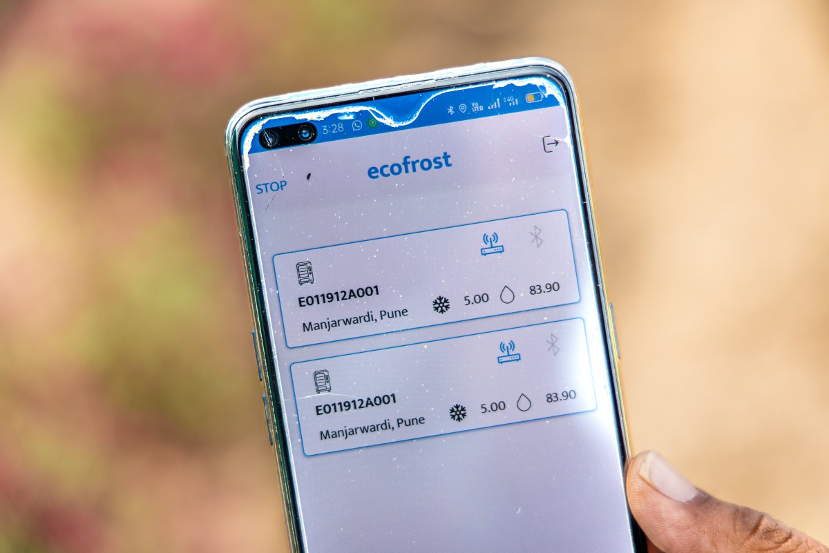 EcozenSolutions's tweet image. Kapil, a flower farmer in MH India, employs our 5-ton #AI #Ecofrost solar cold room. He has increased the shelf life of flowers by 15 days. Get him the time &amp;amp; possibility to sell at better prices, farther markets open up, and losses are reduced.
#SmartFuture #SustainableFuture