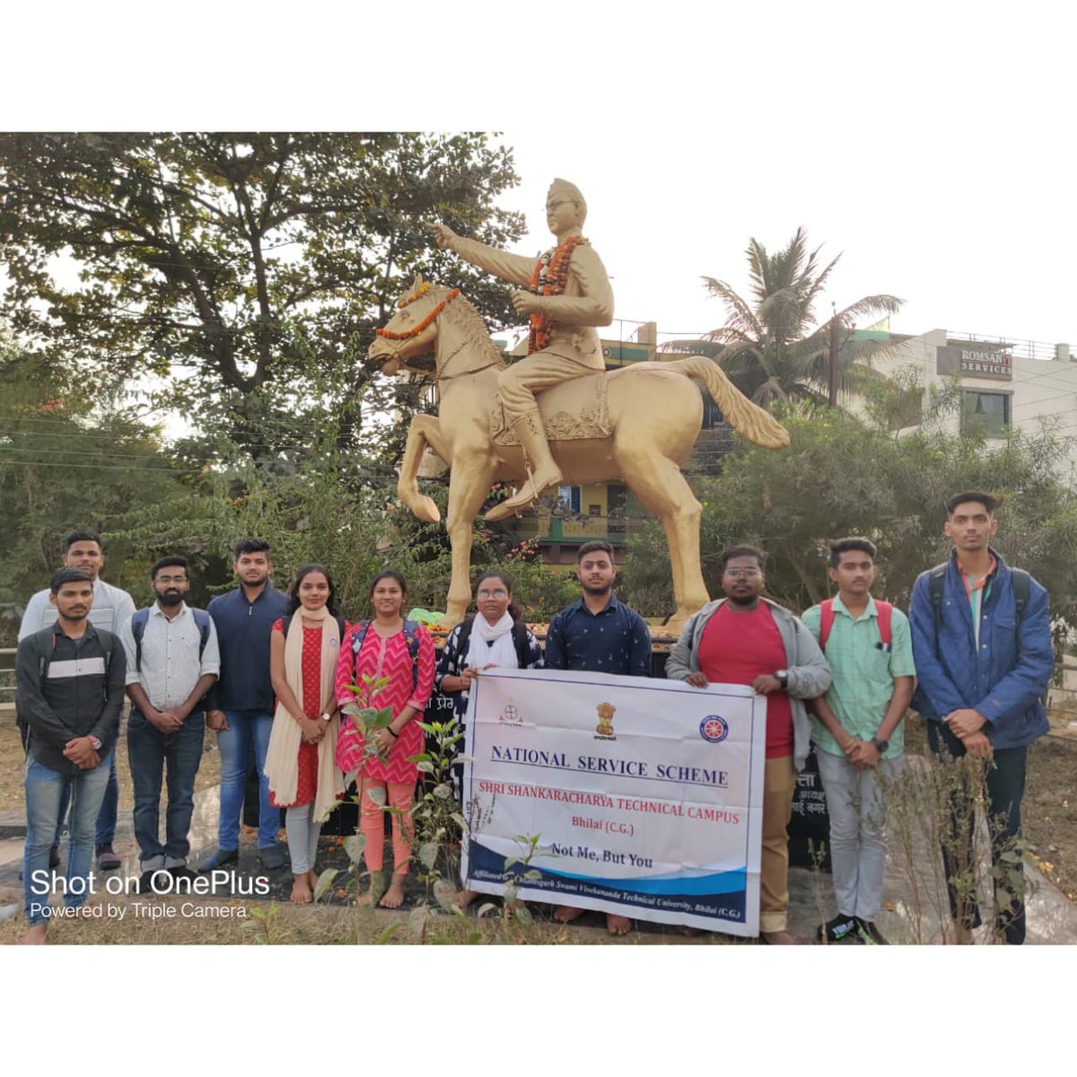 Nss_ssgi's tweet photo. Jai Hind 🇮🇳

On the occasion of #ParakramDiwas the Birth Anniversary of #NetajiSubhashChandraBose the @Nss_ssgi organised a Group Discussion on the topic Ideology behind #AzadHindFauj on 23rd January.

@_NSSIndia
@YASMinistry 
@NSSRDBhopal
@pankajsinghips
@askabir_
@dr_dsraghu https://t.co/BUc69IDHyK