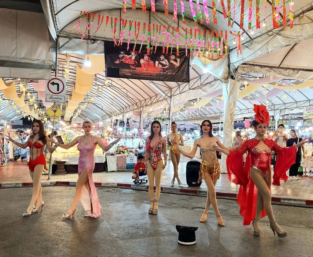 madmansmuses's tweet photo. Street Cabaret Show, as glamorous as it  can be! #thailand #cabaret #chiangmai #thaiculture #streetphotography #streetperformer #travelphotography https://t.co/9O4PGWq2yj https://t.co/QSO3jJEnKv