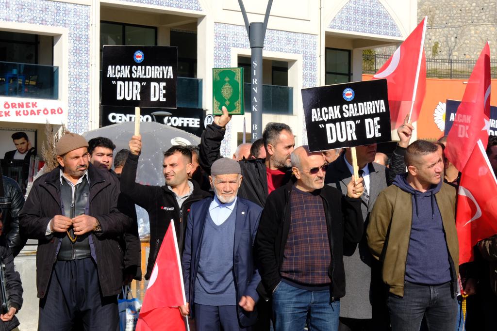 sirnakmem73's tweet photo. İsveç’te, Türkiye Büyükelçiliği önünde Kur’an-ı Kerim’in yakılması, Şırnak’ta sivil toplum kuruluşları temsilcileri ve vatandaşlar tarafından protesto edildi. Protestoya İl Milli Eğitim Müdürümüz Sayın Mirza TETİK de katıldı.

@tcmeb @valiosmanbilgin @SirnakValiligi @mirzatetik78 https://t.co/eSyk1sj4z3
