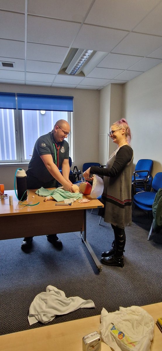 2nd #SMMDP #SNRC #NewbornResuscitation session at @nhs_lothian today for #midwives, #neonatalnurses and #MCAs. Nice to follow on from our successful #paramedic colleagues this morning too. @NHS_Lothian