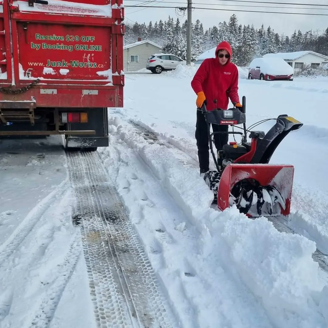 HalifaxJunk's tweet photo. If you don't like the weather in NS, wait 5 mins, it will change.β
This was our crew digging out after the snowfall friday night for Saturday weekend jobs.
Now it's raining it all away π
We pick up #junk rain or shine or snow !
#halifaxjunk #junkremovalcompany #diggingout https://t.co/E0lhiX7Edt