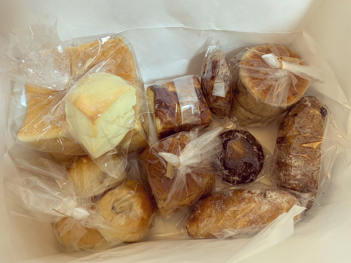 palkinoko's tweet photo. ユヌクレさん(@uneclef)のパンセット🍞幸せな時間続きます。ありがとう🍀
#ユヌクレ
#uneclef
#大好きなパン屋さん
#ずっと1番これからも
#どこにいても1番 https://t.co/YrvRKBthyz