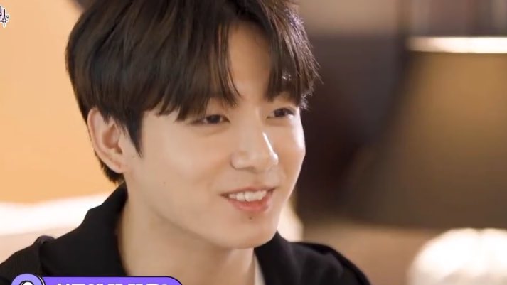 vminiecats's tweet photo. —  Entrevista a #JUNGKOOK para la membresía ARMY. 

• "¿cuál fue tu sueño más reciente?"

🐰: “Tengo muchos sueños extraños. [...] hay un sueño, que todavía recuerdo. Me perseguía una araña enorme, me lanzó una tela de araña alrededor de los brazos y no podía moverme (+) https://t.co/WgWsDwCYlj