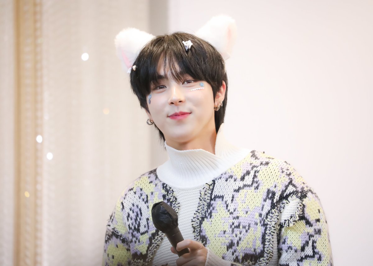 221112 HQ

  　 ♡ ♡ ᕬ ᕬ ♡ ♡
 　 + ♡ ( ⌯′-′⌯) ♡ +
 ┏━♡━ U U━♡━┓
 ♡기욱아 생일 축하해♡
 ┗━♡━━━━♡━┛

#ONEWE #원위 #CyA #키아 
#Montage_Boy_CyA_Day
#어서비켜_기욱이_생일은_위브가_챙길게