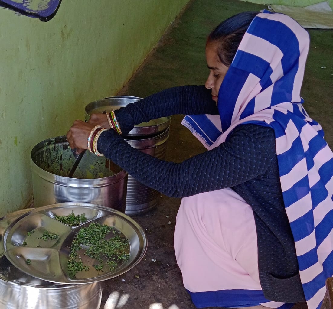 सुपोषण सखी द्वारा बच्चो के खाने में सहजन की पत्तियां मिलाई गई
Drumstick leaves were added to the children's food by Suposhan Sakhi

#children #foods #drumstick #leavesonlyleaves #adolescentes #nonprofitfundraising #nonprofitorganization #womensupportingwomeninbusiness