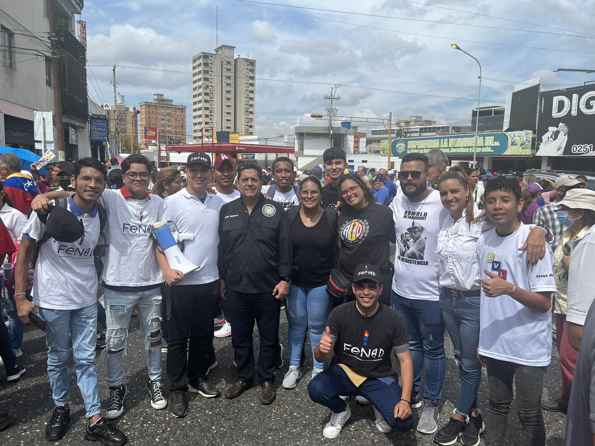 ADOrg_Laraof's tweet photo. #23Ene | A los venezolanos nos une recuperar la Democracia. Pese a las tropelías de los que están en el poder hay un país que lucha y busca un cambio.
Organizarse, movilizarse y expresarse es fundamental para el futuro. #MovilizacionTotalAD #23EVzlaEnLaCalle https://t.co/KHdPLyofGY