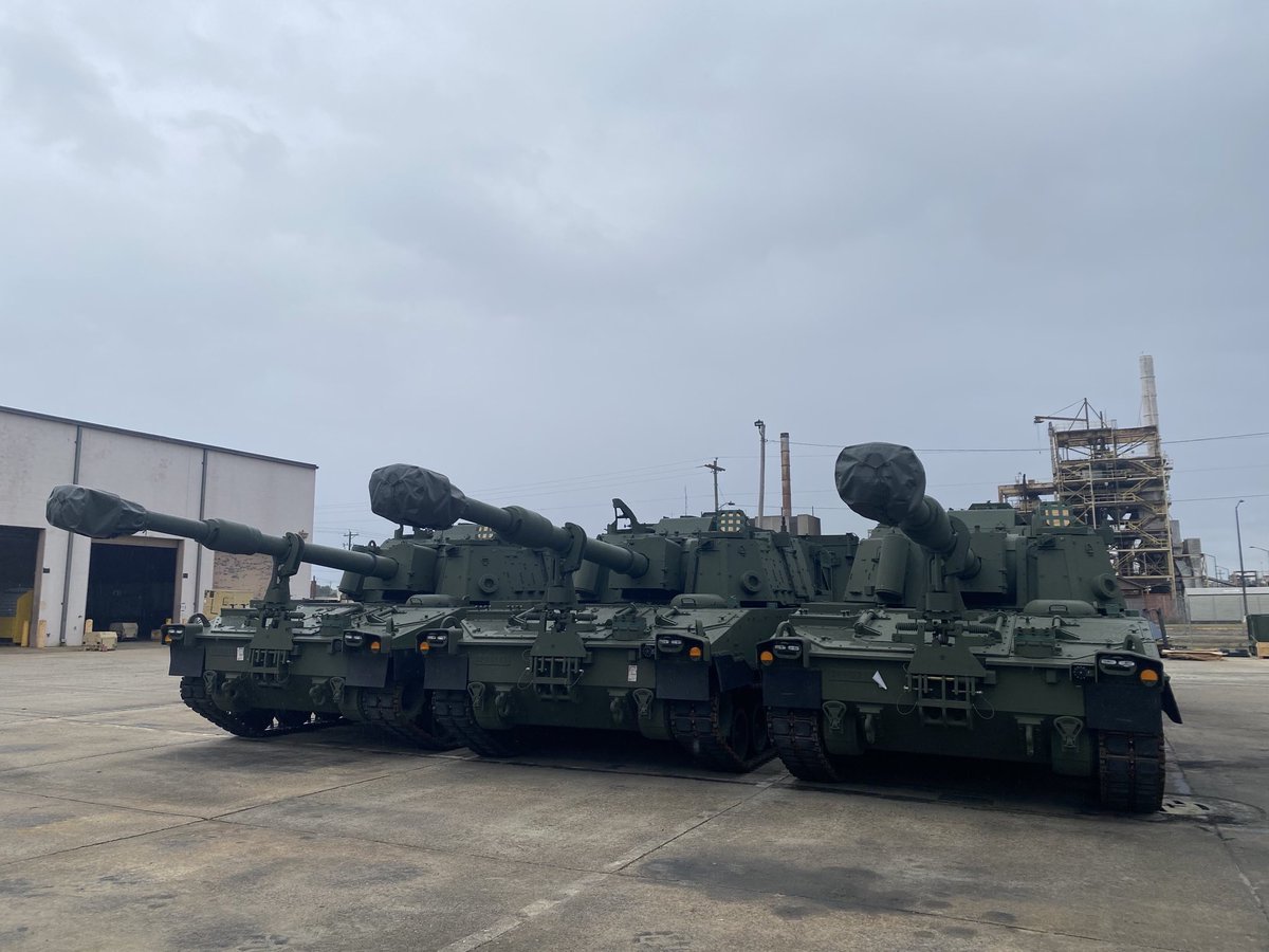 USArmyWHC's tweet photo. Say hello to the newest additions to the Raider Brigade #Family!
#Soldiers from the Glory Guns Battalion, @GlorysGuns, @1ABCT_3ID recently received some new M109A7 Paladin Howitzers and M99A3 CATs (Carrier Ammunition Tracked).
#Modernization #ArmyTech #ArmyFuture @USArmy https://t.co/r2lV4p5Lnh