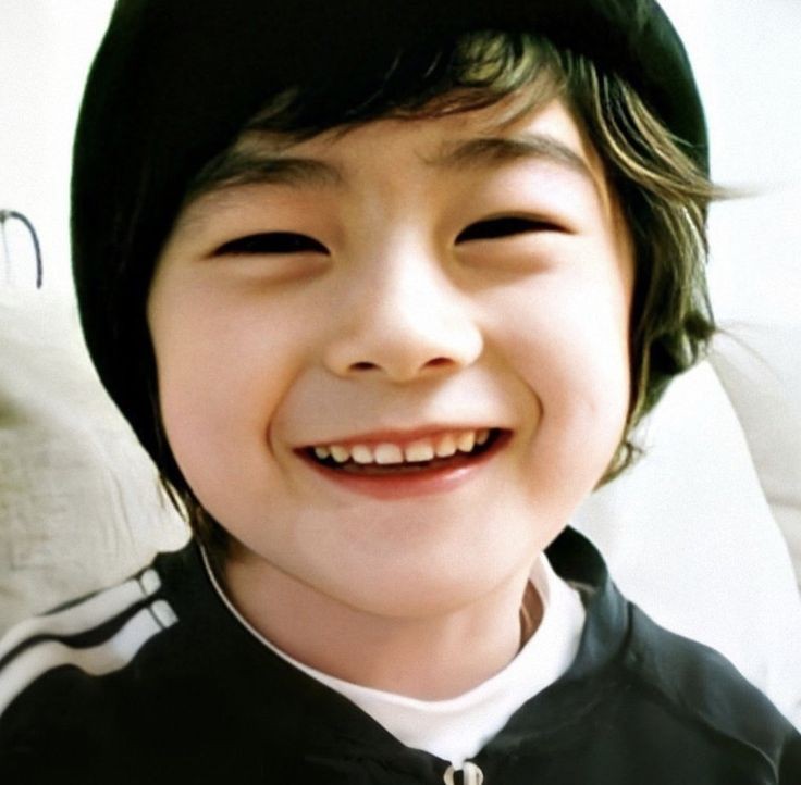 beyourstar2000's tweet photo. TWO DAYS LEFT UNTIL CUTE SMILE'S BIRTHDAY #MOONBIN!!!🦋💜🎂 https://t.co/eUTGW2bkyh
