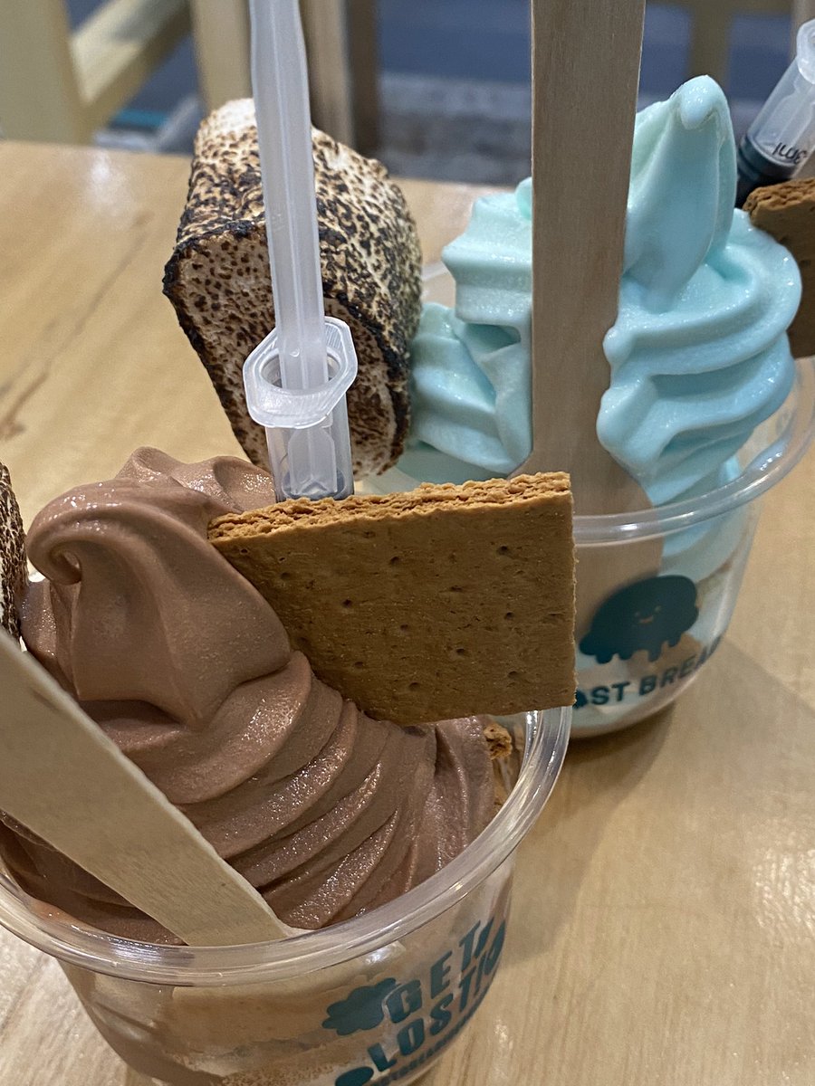 lloveclaire's tweet photo. ice cream date ?!? https://t.co/aUZV8B4o8O