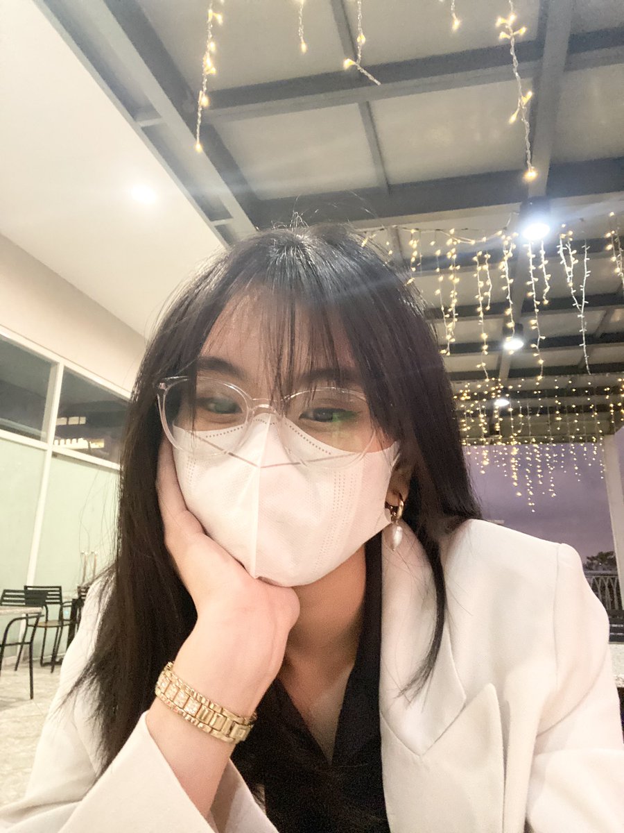 lloveclaire's tweet photo. ice cream date ?!? https://t.co/aUZV8B4o8O