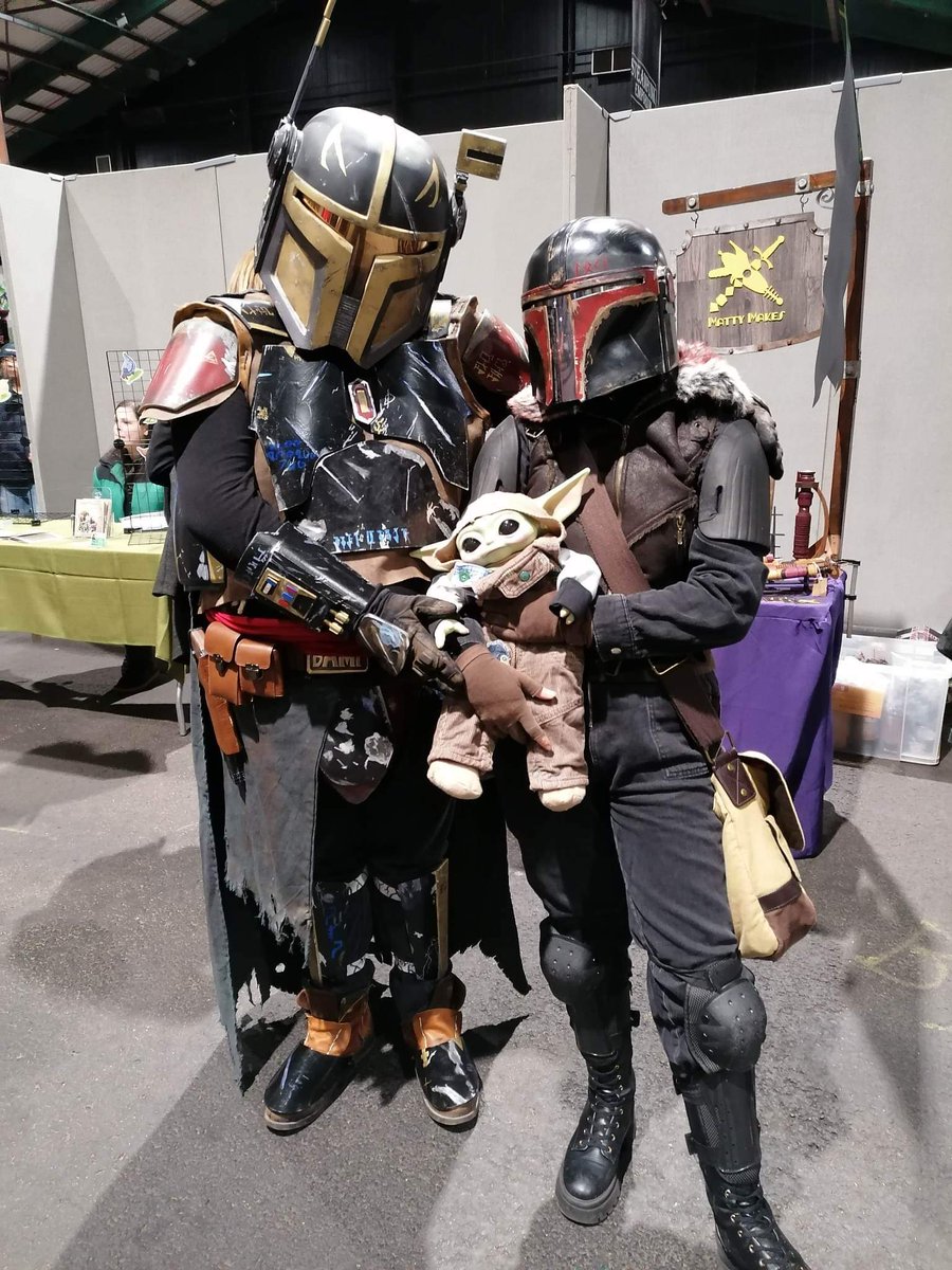 Remix_of_Kaon's tweet photo. We're just minding him for the Manda'lore
#MegaConLive #megacondublin #Mandalorian #mandaloriancosplay #cosplay #dublin #irishcosplayer #irish #redhead #ginger #bodypositive #bodypositivecosplay #themandalorian #mandoa #bigboy #bear #starwars #starwarscosplay #cosplayisqueer https://t.co/QAZhddbKa8