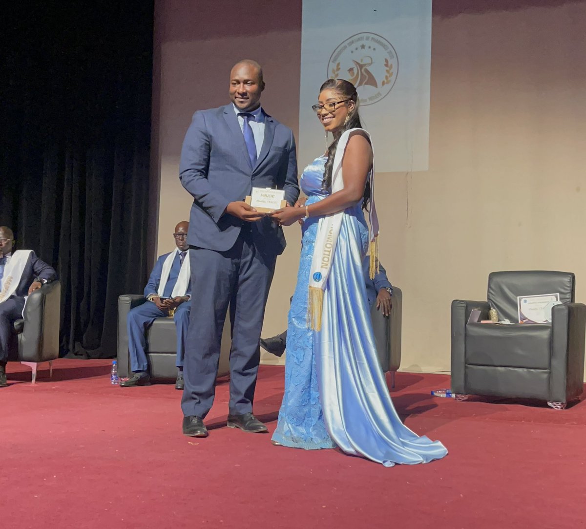 sophiagueye2's tweet photo. Un grand merci à la présidente Khadija et les membres du bureau . J’ai vu des personnes qui se sont données corps et âmes pour réussir . J’ai vu des belles âmes et je ne doute point que vous brillerez dans vos carrières. https://t.co/LwIfXpR8rl