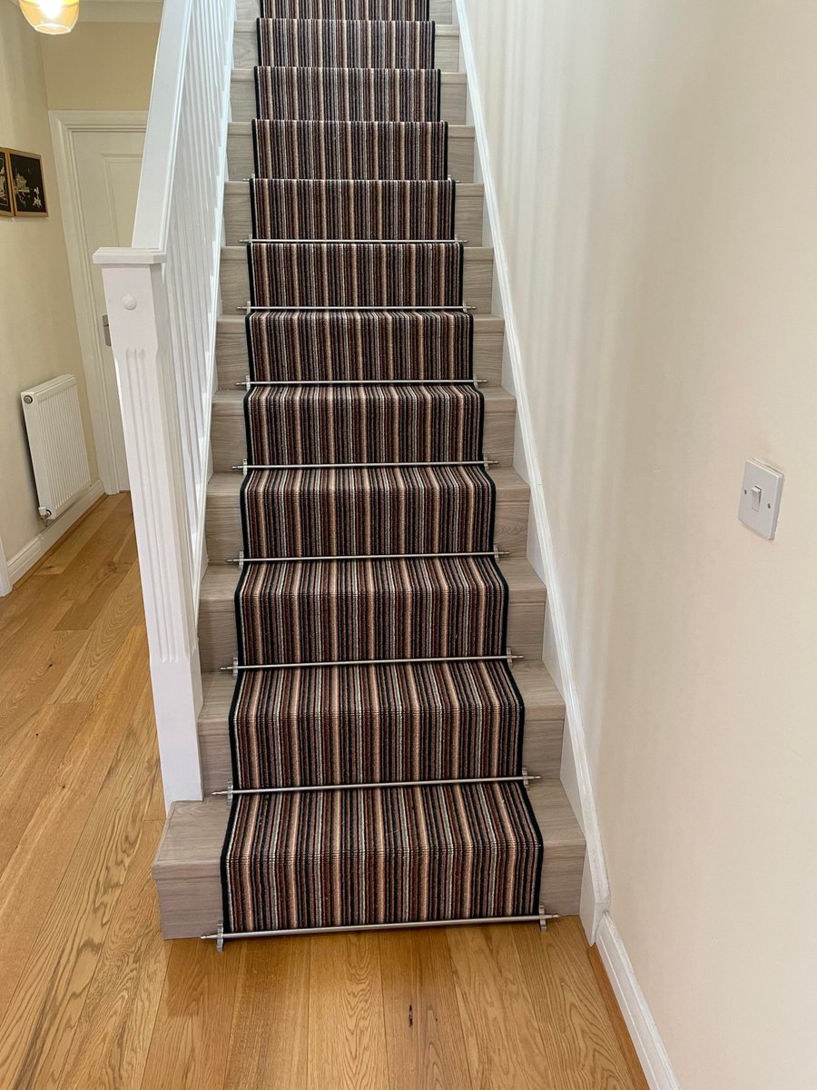 @CrucialTrading  Mississippi Stripe finished with @StairrodsUK   fitted by Steve today 👍

#carpets #floorcoverings #staircarpet