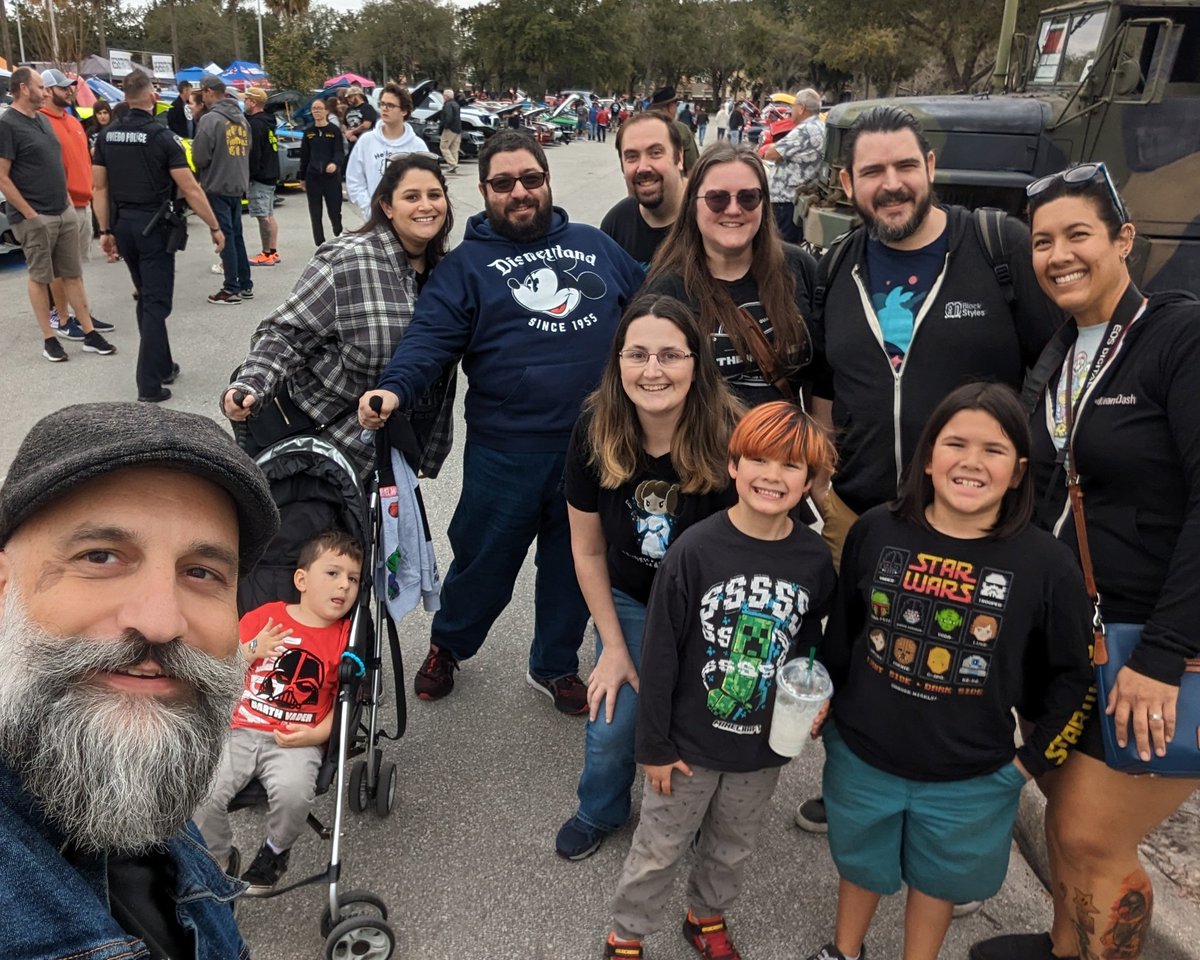 And as <a href="/mhanes/">meagan hanes</a> heads back to the Great White North today it seems fitting to post the bigger WP meetup pic from a little later in the day on Saturday

Hi <a href="/royboy789/">🟣☮ Roy</a>