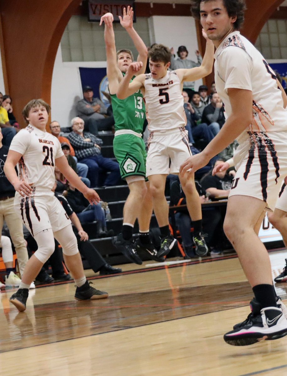 doug_muxlow's tweet photo. 45 pts on 6-10 2pt / 7-8 3pt - 13/18 72% and a box1. Young players, THIS ➡️ 4,000+ shots/week off season & 500-1000 on in-season Sunday’s. @gaden_muxlow works his butt off to be good🐊🏀 #noapologies #Warriorbound https://t.co/eCpARsVLuL