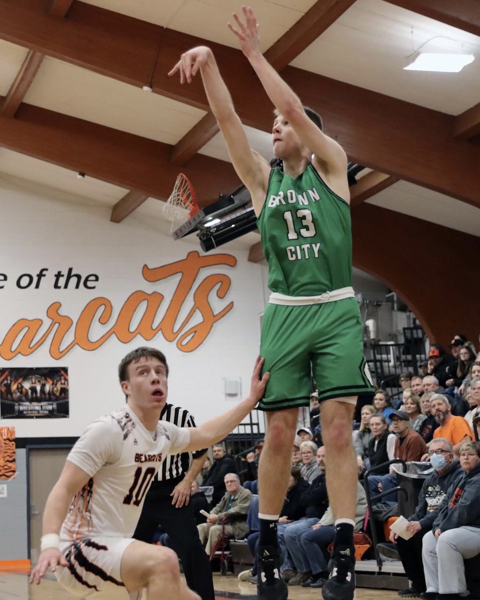 doug_muxlow's tweet photo. 45 pts on 6-10 2pt / 7-8 3pt - 13/18 72% and a box1. Young players, THIS ➡️ 4,000+ shots/week off season & 500-1000 on in-season Sunday’s. @gaden_muxlow works his butt off to be good🐊🏀 #noapologies #Warriorbound https://t.co/eCpARsVLuL