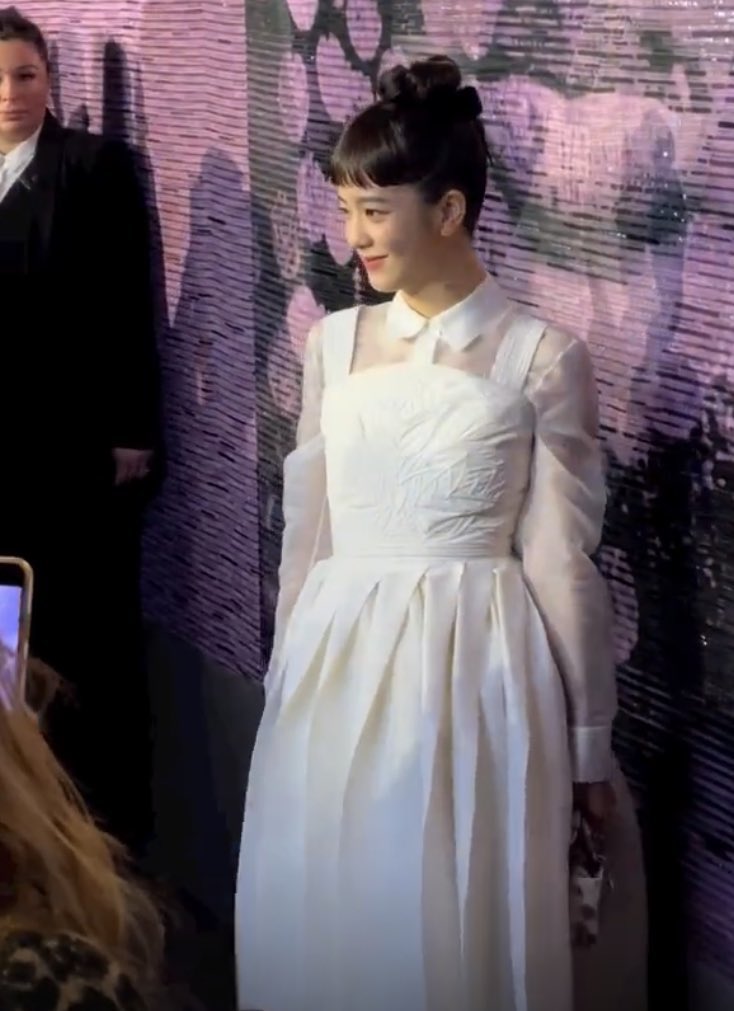 ทรง audrey hepburn จริงด้วย

JISOO AT DIOR COUTURE SHOW
#LadyJisooxDiorCoutureSS23 <a href="/Dior/">Dior</a>