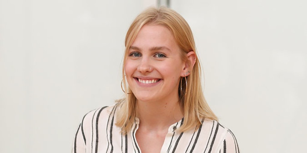 Happy birthday to our wonderful account manager, Celestia!🎊Let's eat cake!🎂