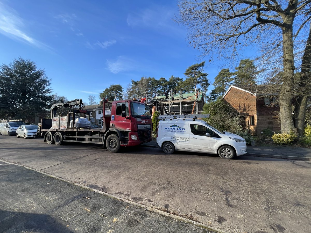 mandsroofers's tweet photo. Re-roof underway in Surrey today for @cracking_energy we will also be installing the Solar PV later this week.Thanks to @SIGRoofing for the tile delivery.
#roofing #roofers #solarenergy #solarpower https://t.co/ZHc3JgWxes